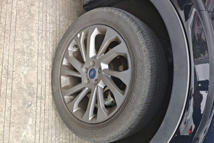 Used Ford Equator 2021 EcoBoost 225 Premier 6-Seater Right Front Wheel Hub