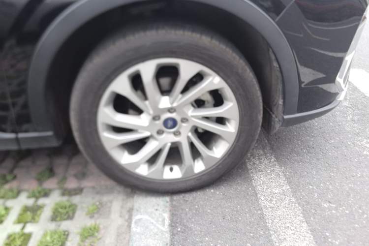 Used Ford Equator 2021 EcoBoost 225 Platinum Edition 6-seater Right Front Wheel Hub
