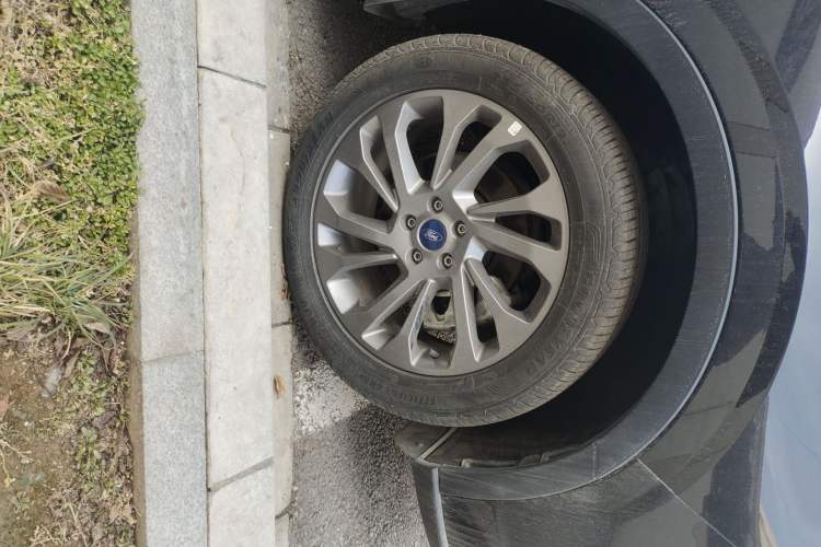 Used Ford Equator 2021 EcoBoost 225 Premier 7-Seater (2/2/3) Right Front Wheel Hub