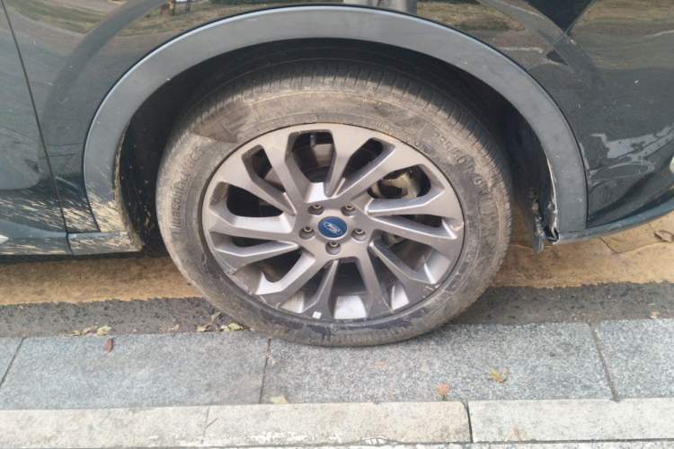 Used Ford Equator 2021 EcoBoost 225 Premier 6-Seater Right Front Wheel Hub