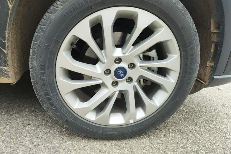Used Ford Equator 2021 EcoBoost 225 Platinum Edition 5-Seater Right Front Wheel Hub