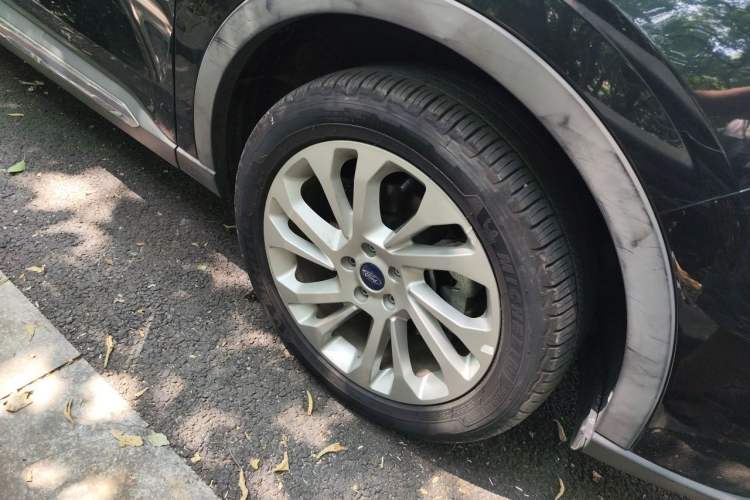 Used Ford Equator 2021 EcoBoost 225 Platinum Edition 6-seater Right Front Wheel Hub