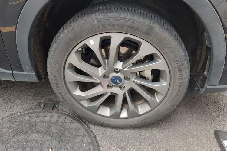 Used Ford Equator 2021 EcoBoost 225 Premier 6-Seater Right Front Wheel Hub