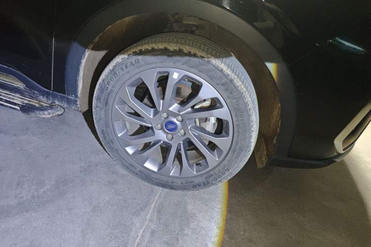 Used Ford Equator 2021 EcoBoost 225 Premier 6-Seater Right Front Wheel Hub