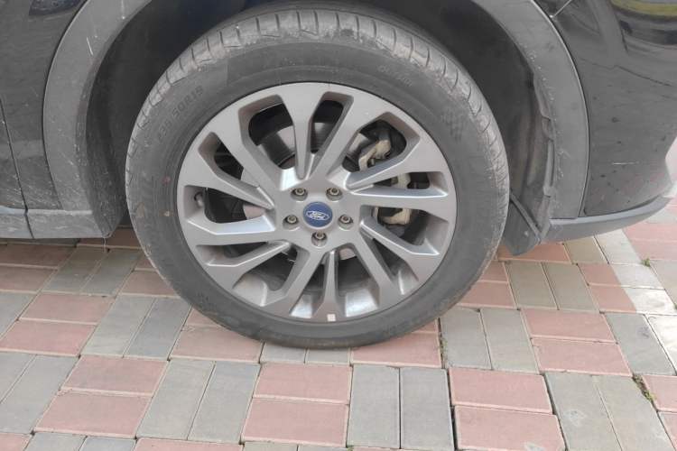 Used Ford Equator 2021 EcoBoost 225 Premier 6-Seater Right Front Wheel Hub