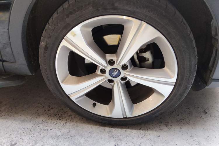 Used Ford Equator 2021 EcoBoost 225 Premier PLUS 6-Seater Right Front Wheel Hub