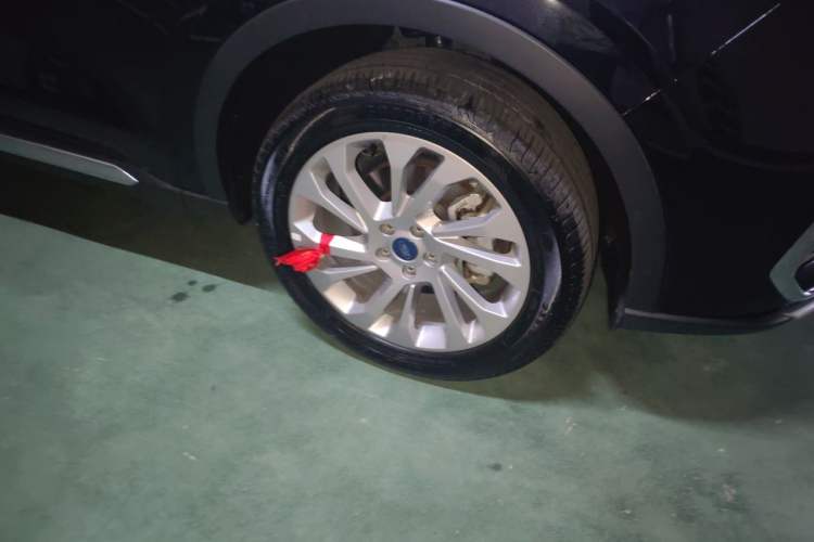 Used Ford Equator 2021 EcoBoost 225 Platinum Edition 6-seater Right Front Wheel Hub