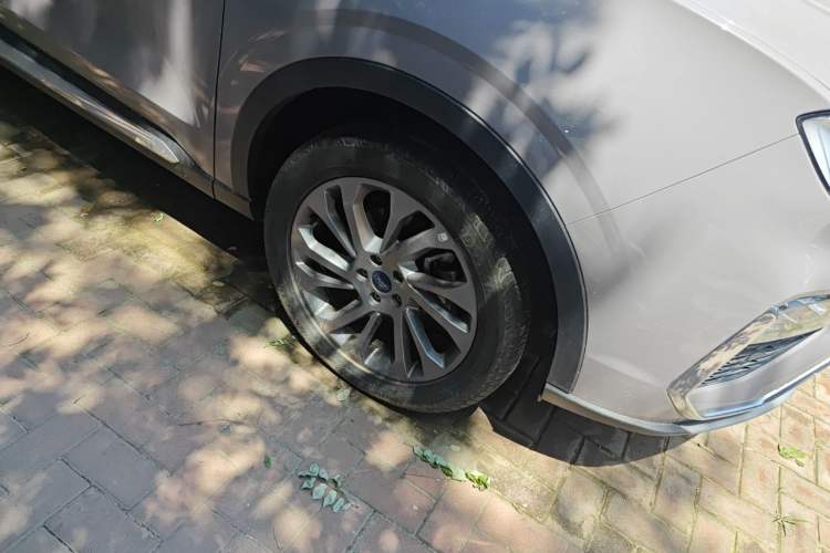 Used Ford Equator 2021 EcoBoost 225 Premier 7-Seater (2/2/3) Right Front Wheel Hub