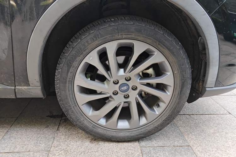 Used Ford Equator 2021 EcoBoost 225 Premier 6-Seater Right Front Wheel Hub