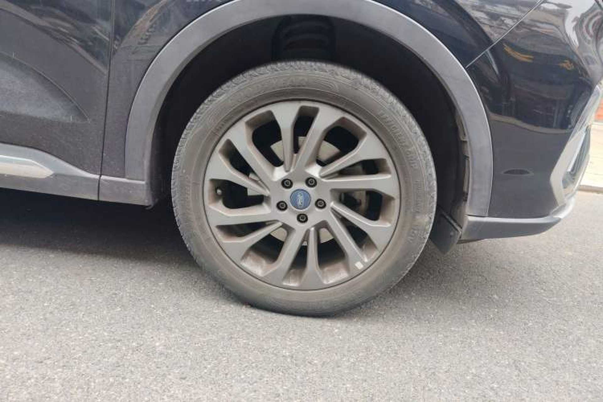 Used Ford Equator 2021 EcoBoost 225 Premier 7-Seater Right Front Wheel Hub