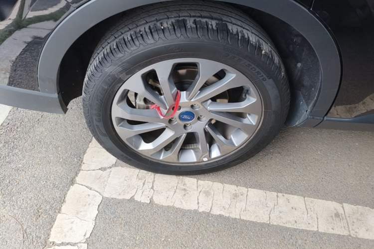 Used Ford Equator 2021 EcoBoost 225 Premier 6-Seater Right Rear Wheel Hub