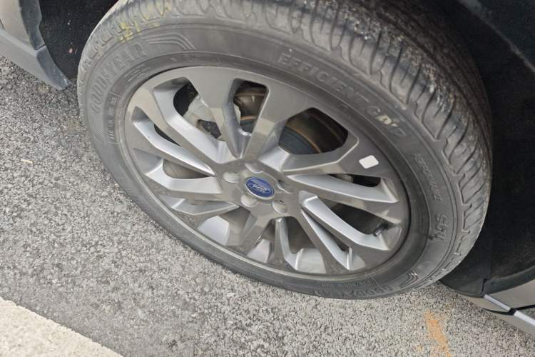 Used Ford Equator 2021 EcoBoost 225 Premier 6-Seater Right Rear Wheel Hub