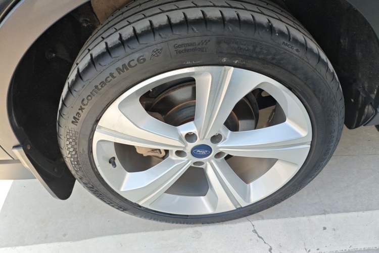 Used Ford Equator 2021 EcoBoost 225 Premier PLUS 7-seater (2/2/3) Right Rear Wheel Hub