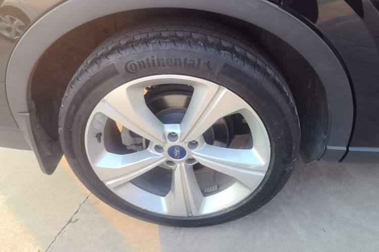 Used Ford Equator 2021 EcoBoost 225 Premier 6-Seater Right Rear Wheel Hub