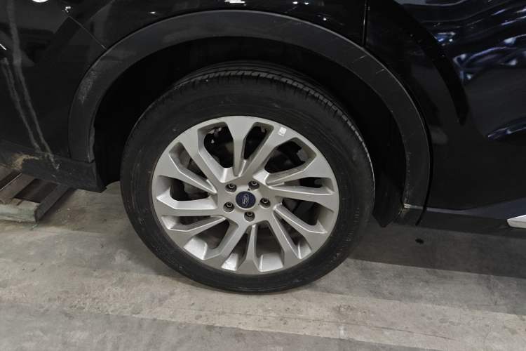 Used Ford Equator 2021 EcoBoost 225 Platinum Edition 6-seater Right Rear Wheel Hub