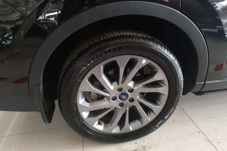 Used Ford Equator 2021 EcoBoost 225 Premier 7-Seater Right Rear Wheel Hub