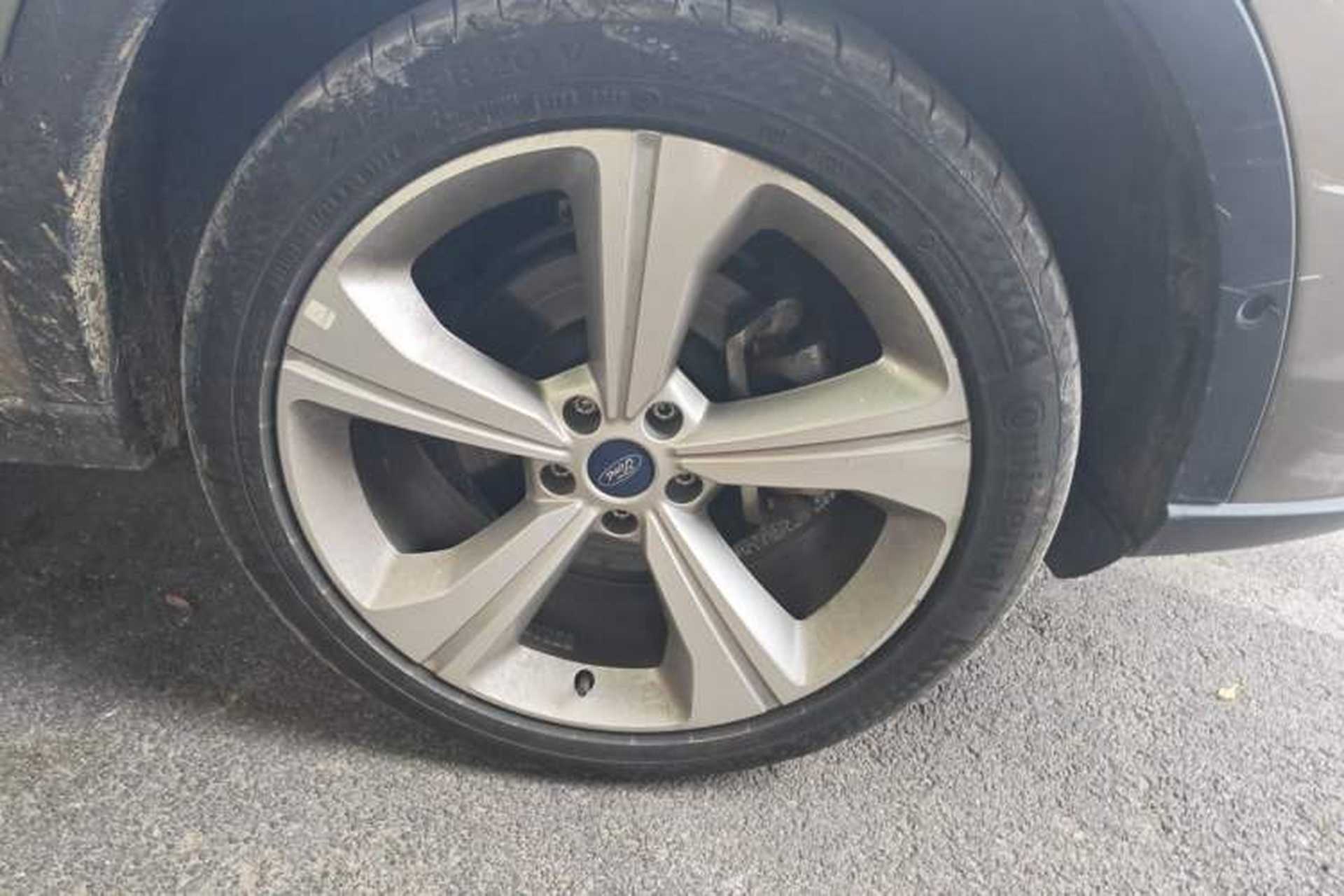 Used Ford Equator 2021 EcoBoost 225 Premier PLUS 7-seater (2/2/3) Right Front Wheel Hub