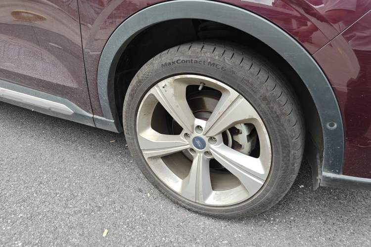 Used Ford Equator 2021 EcoBoost 225 Premier PLUS 6-Seater Right Front Wheel Hub
