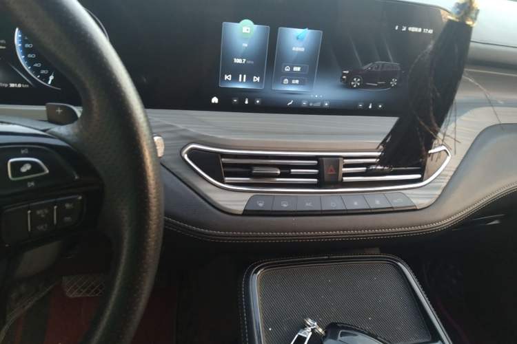 Used Ford Equator 2021 EcoBoost 225 Platinum Edition 6-seater Audio And AC Panel