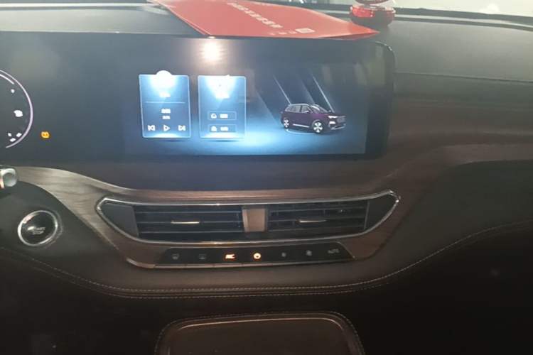 Used Ford Equator 2021 EcoBoost 225 Premier 7-Seater Audio And AC Panel