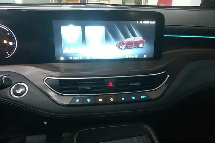 Used Ford Equator 2021 EcoBoost 225 Premier 7-Seater (2/2/3) Audio And AC Panel