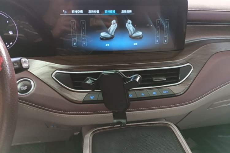 Used Ford Equator 2021 EcoBoost 225 Premier 6-Seater Audio And AC Panel