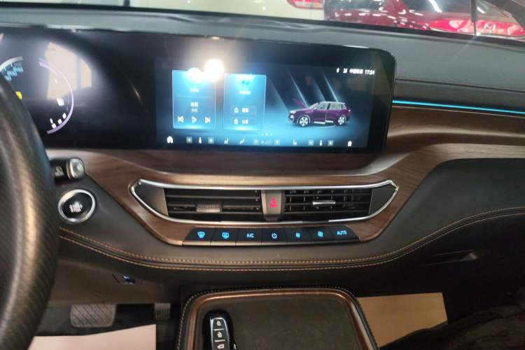 Used Ford Equator 2021 EcoBoost 225 Premier 6-Seater Audio And AC Panel
