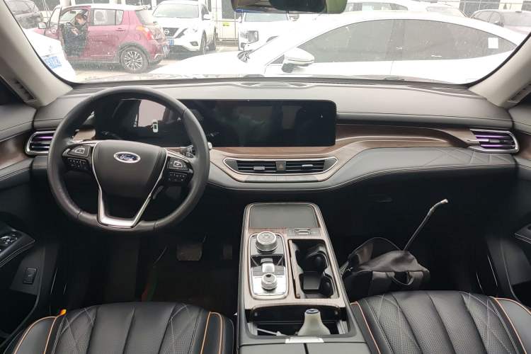 Used Ford Equator 2021 EcoBoost 225 Premier PLUS 7-Seater Center Console