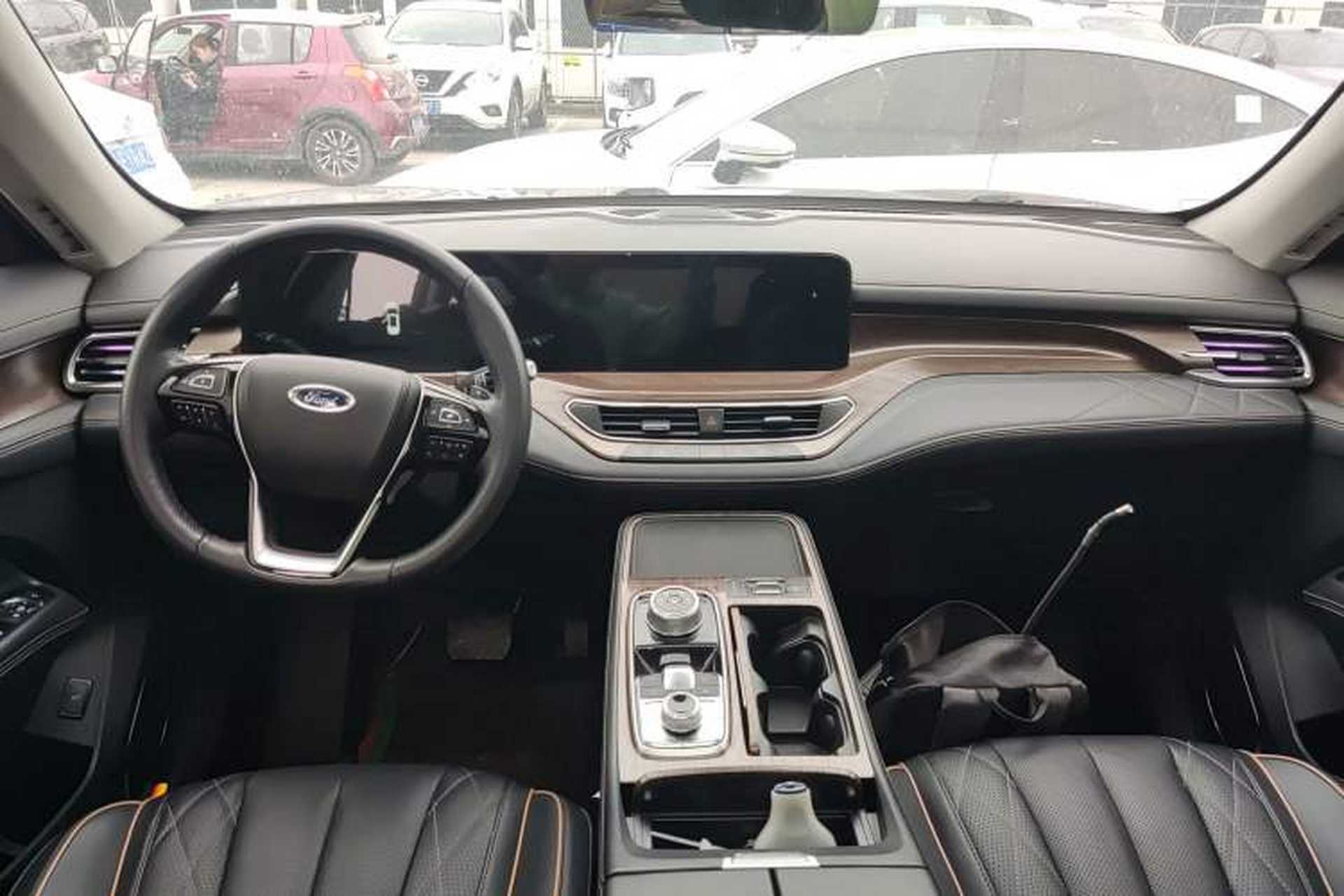 Used Ford Equator 2021 EcoBoost 225 Premier PLUS 7-Seater Center Console