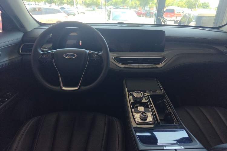 Used Ford Equator 2021 EcoBoost 225 Titanium Edition 5-seater Center Console
