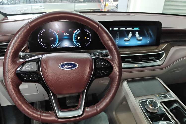 Used Ford Equator 2021 EcoBoost 225 Premier 7-Seater Center Console