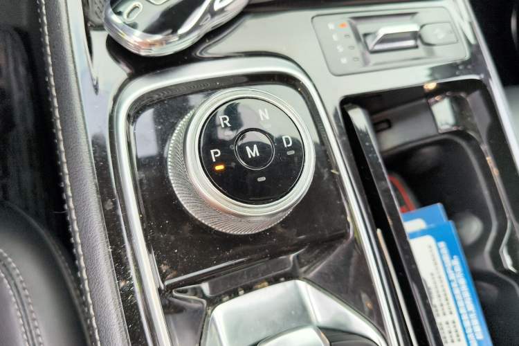 Used Ford Equator 2021 EcoBoost 225 Platinum Edition 6-seater Gear Lever