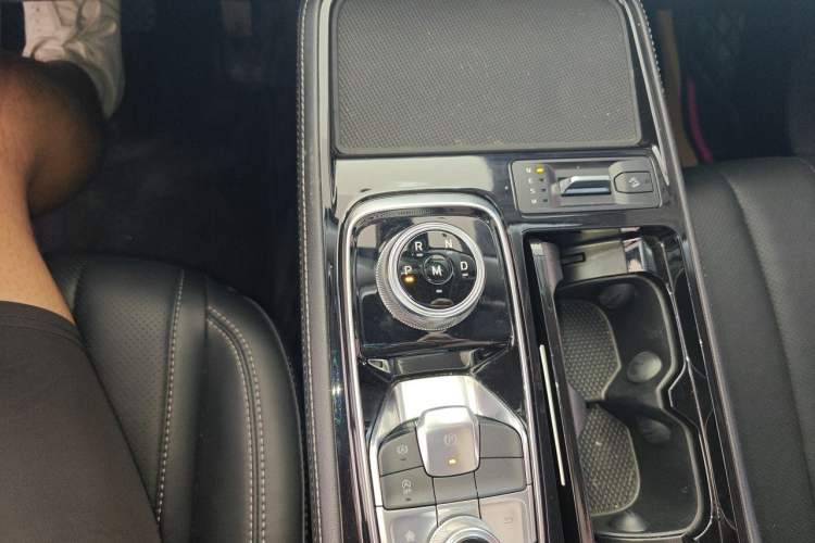 Used Ford Equator 2021 EcoBoost 225 Titanium Edition 5-seater Gear Lever