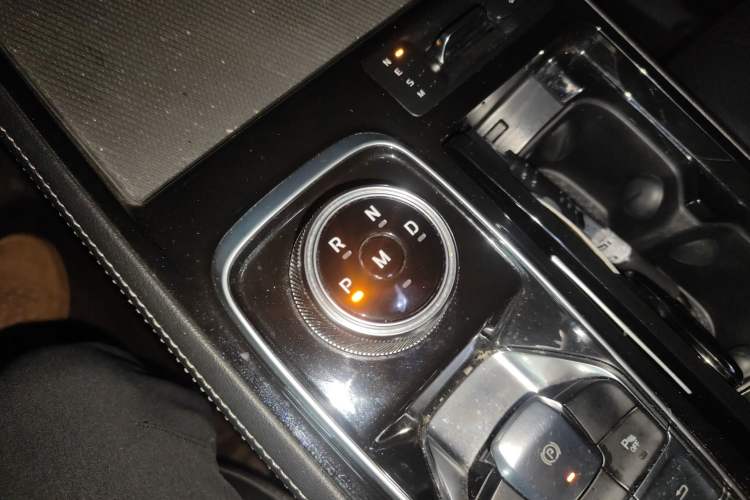 Used Ford Equator 2021 EcoBoost 225 Platinum Edition 6-seater Gear Lever