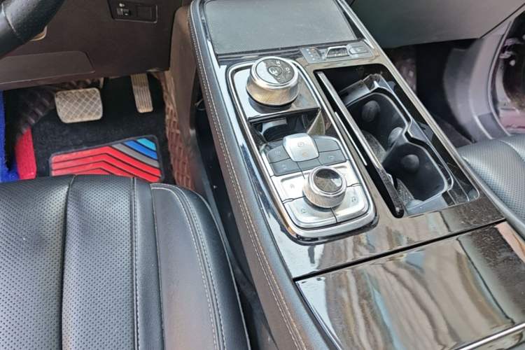 Used Ford Equator 2021 EcoBoost 225 Platinum Edition 6-seater Gear Lever
