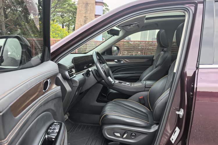 Used Ford Equator 2021 EcoBoost 225 Premier 6-Seater Interior 2