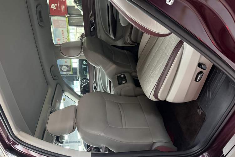 Used Ford Equator 2021 EcoBoost 225 Premier 6-Seater Interior 2