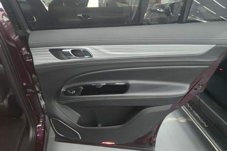 Used Ford Equator 2021 EcoBoost 225 Platinum Edition 6-seater Interior 3