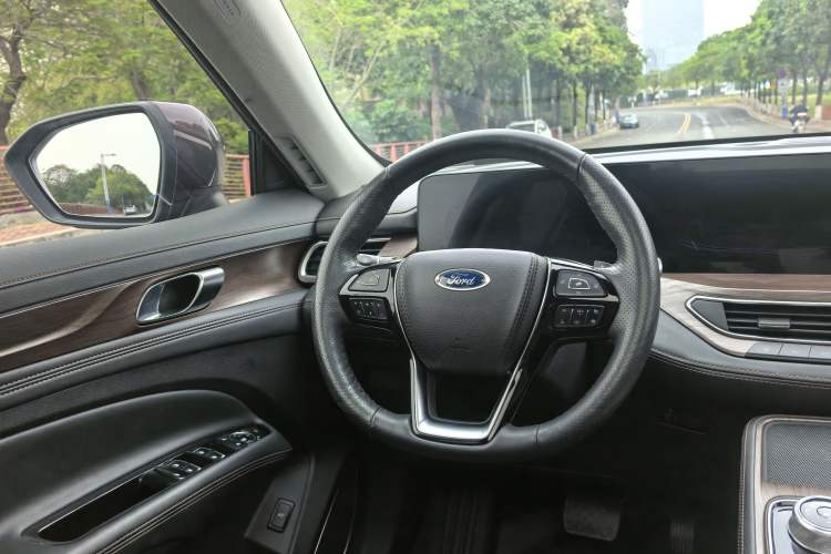 Used Ford Equator 2021 EcoBoost 225 Premier 6-Seater Interior 4