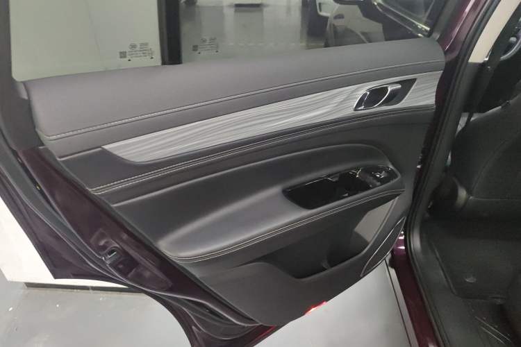 Used Ford Equator 2021 EcoBoost 225 Platinum Edition 6-seater Interior 5