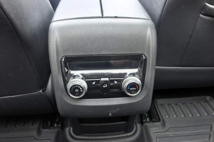 Used Ford Equator 2021 EcoBoost 225 Premier 6-Seater Interior 9