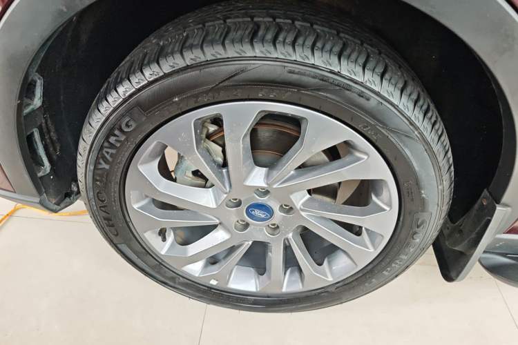 Used Ford Equator 2021 EcoBoost 225 Premier 7-Seater (2/2/3) Left Front Wheel Hub