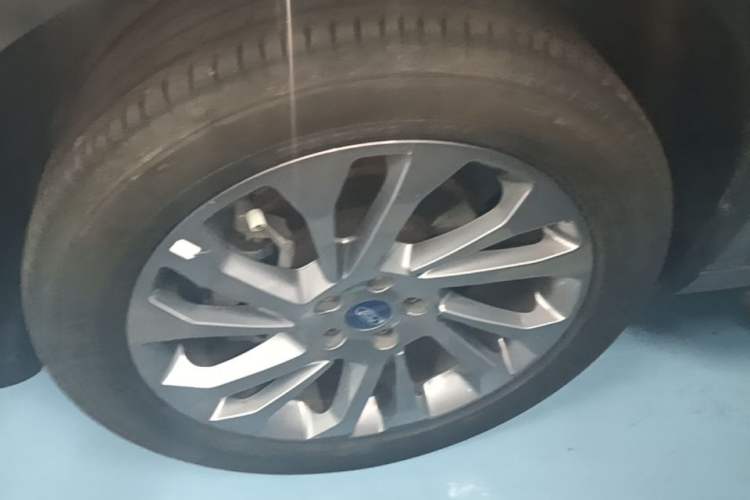 Used Ford Equator 2021 EcoBoost 225 Premier 7-Seater Left Front Wheel Hub