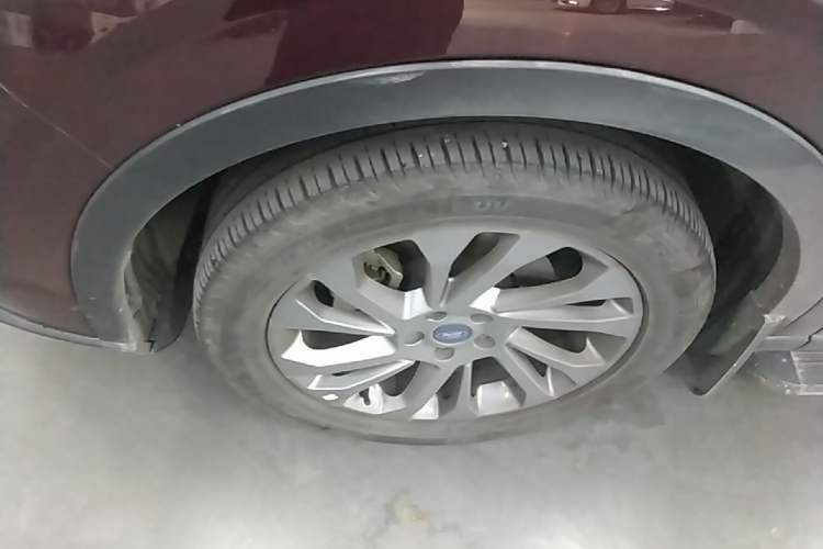 Used Ford Equator 2021 EcoBoost 225 Premier 7-Seater (2/2/3) Left Front Wheel Hub