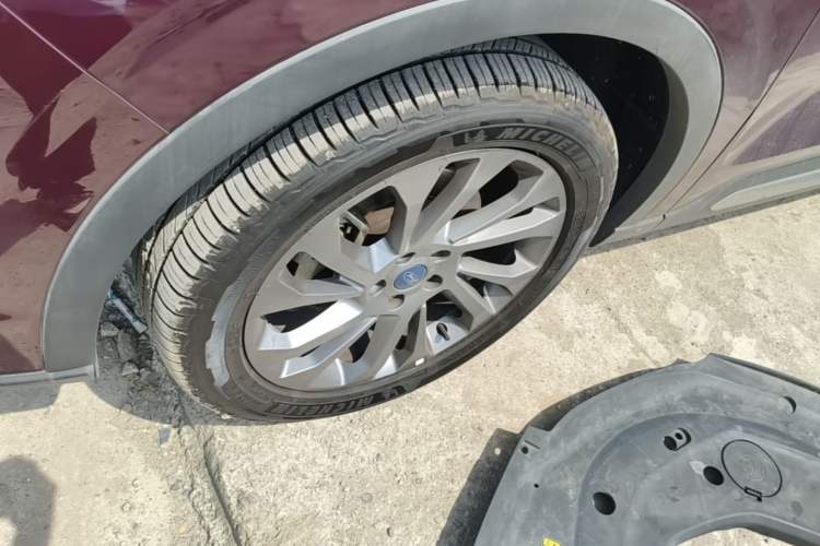Used Ford Equator 2021 EcoBoost 225 Premier 6-Seater Left Front Wheel Hub