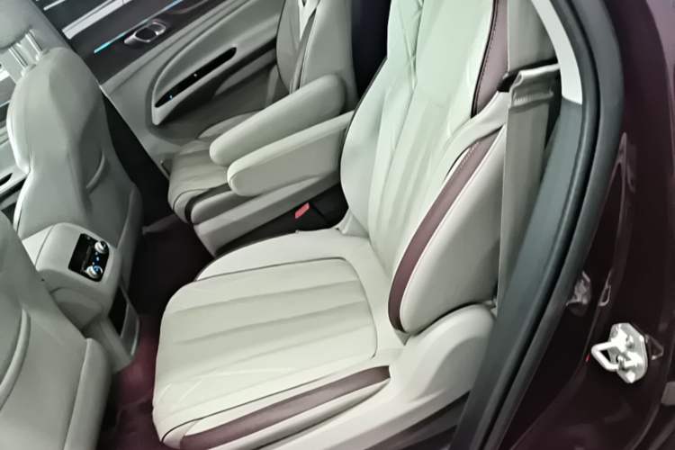 Used Ford Equator 2021 EcoBoost 225 Premier 6-Seater Left Rear Seat