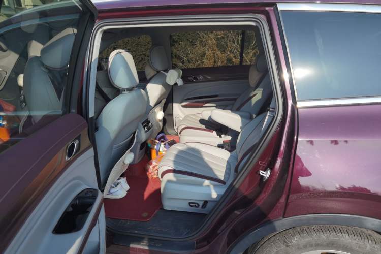 Used Ford Equator 2021 EcoBoost 225 Premier 6-Seater Left Rear Seat