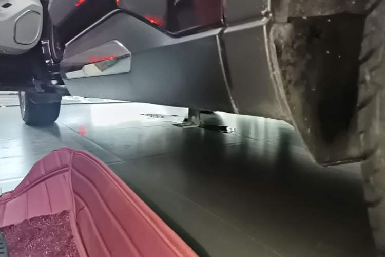 Used Ford Equator 2021 EcoBoost 225 Premier 6-Seater Left Side Sill
