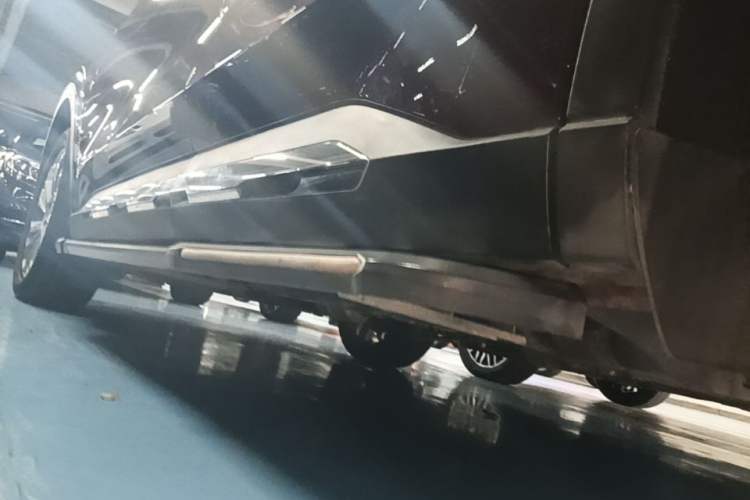 Used Ford Equator 2021 EcoBoost 225 Premier 7-Seater Left Side Sill