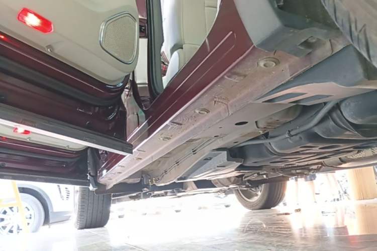 Used Ford Equator 2021 EcoBoost 225 Premier 6-Seater Left Side Sill